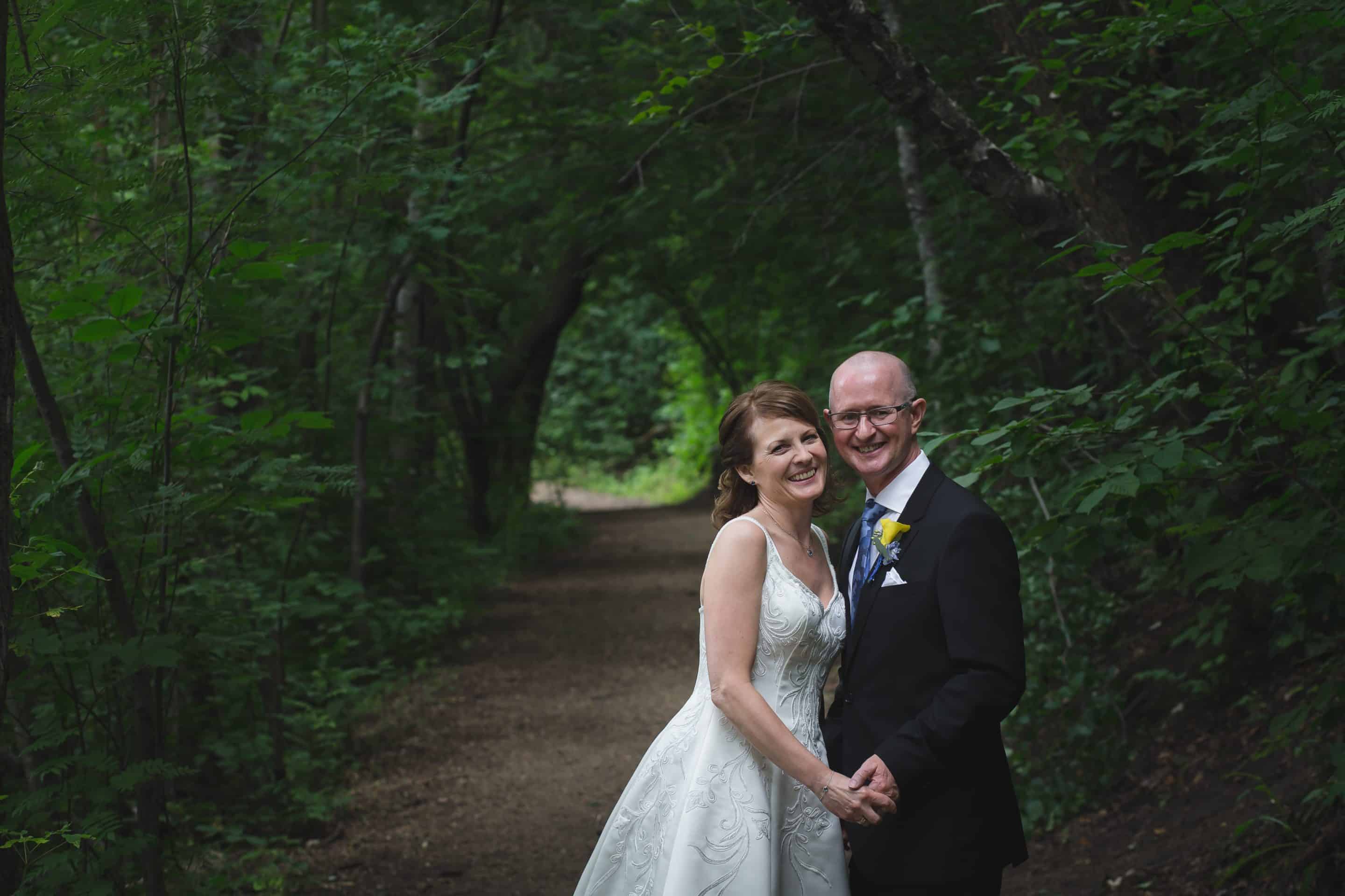 Edmonton Wedding Photographers – Leslie & Kevin’s Sneak Peek